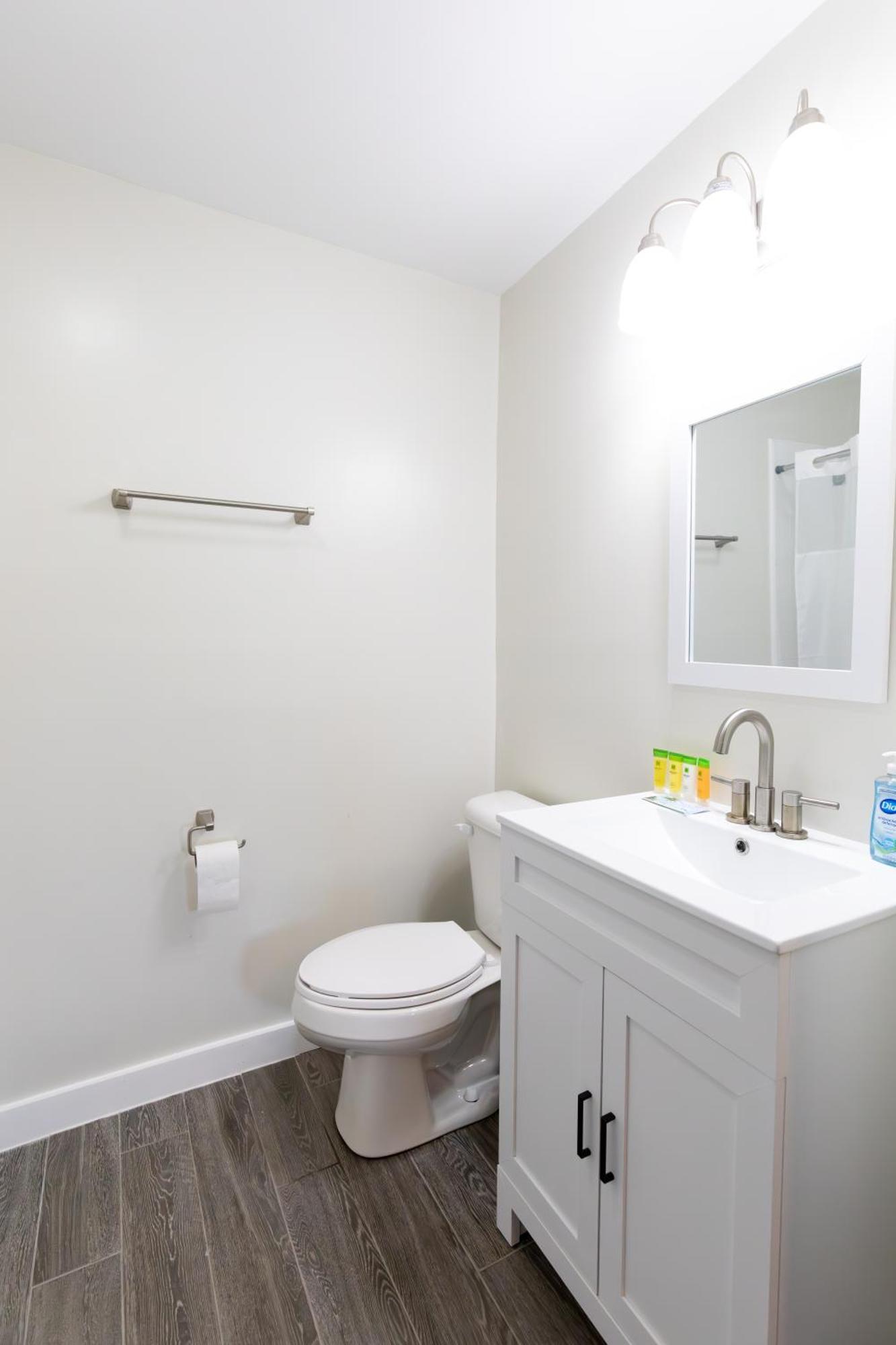 Anchor Bay Inn And Suites Sandusky Bagian luar foto