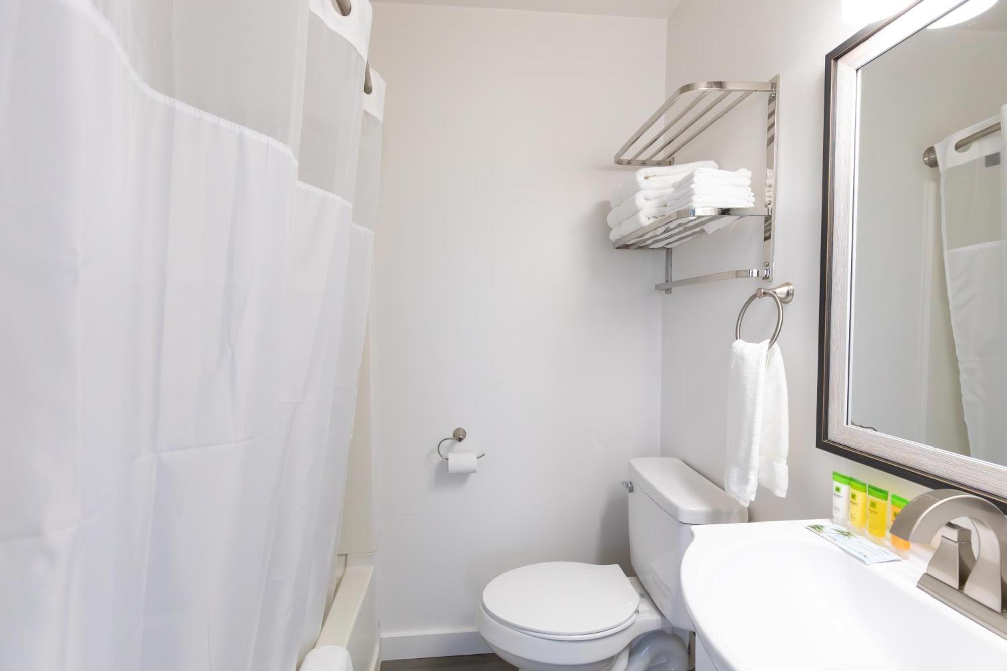 Anchor Bay Inn And Suites Sandusky Ruang foto