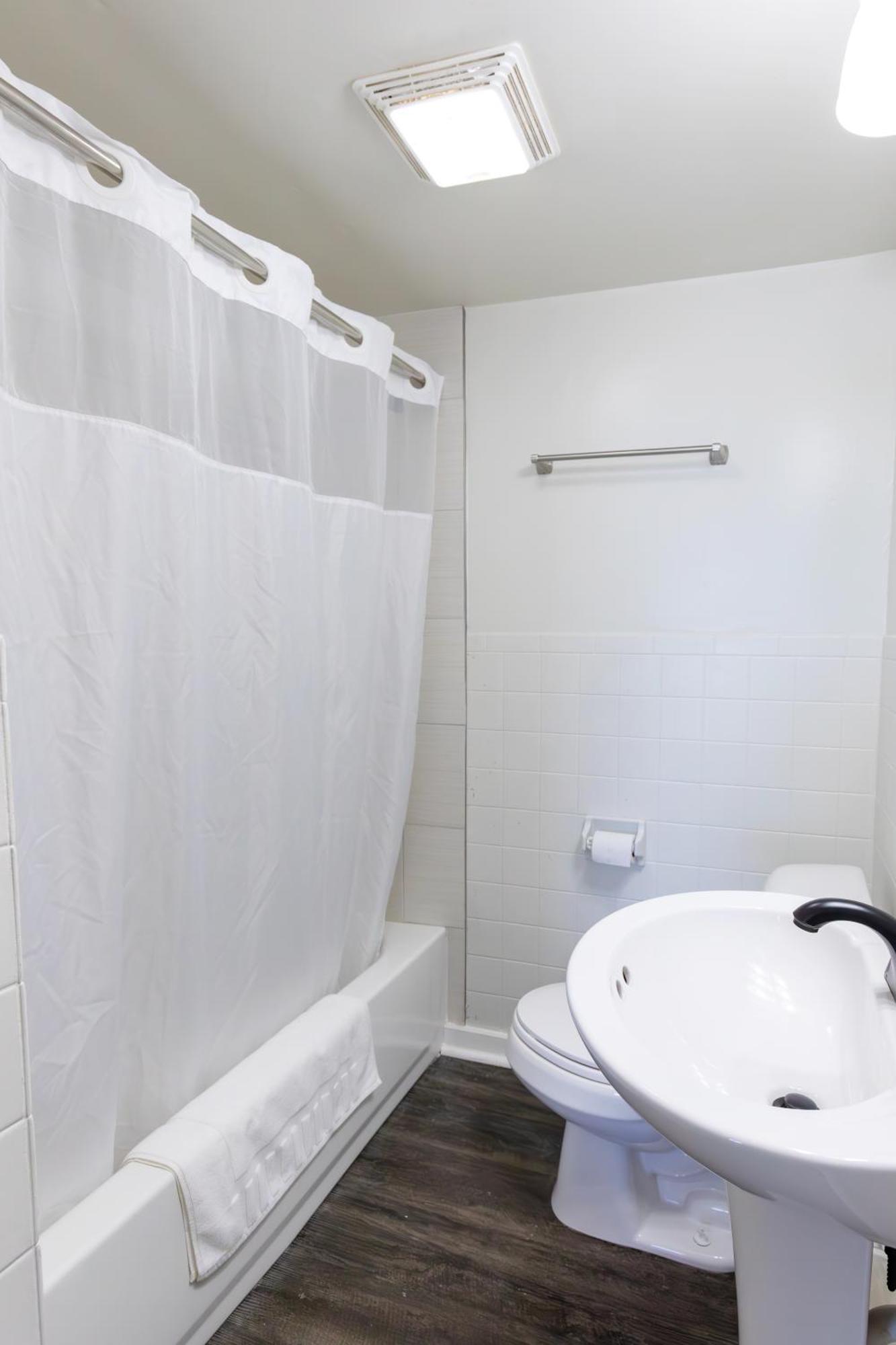 Anchor Bay Inn And Suites Sandusky Ruang foto