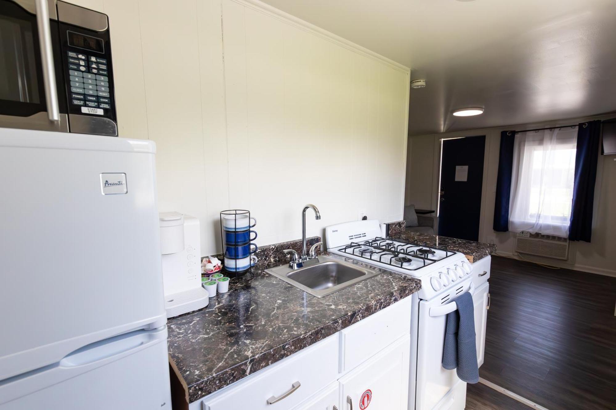 Anchor Bay Inn And Suites Sandusky Ruang foto